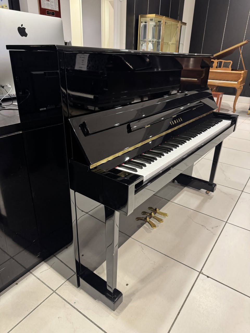 Yamaha Studio Upright T118 piano