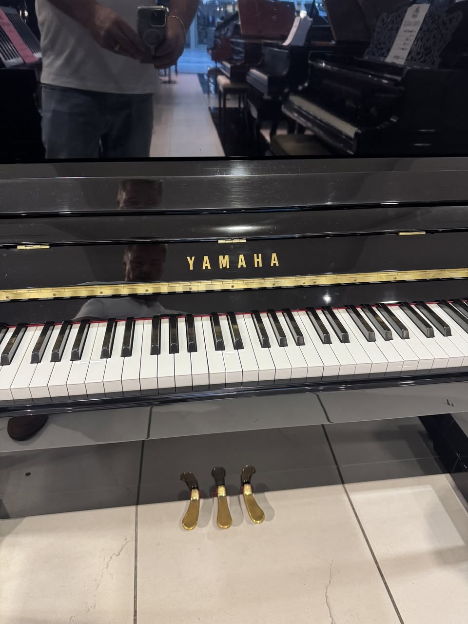 Yamaha Studio Upright T118 piano detail