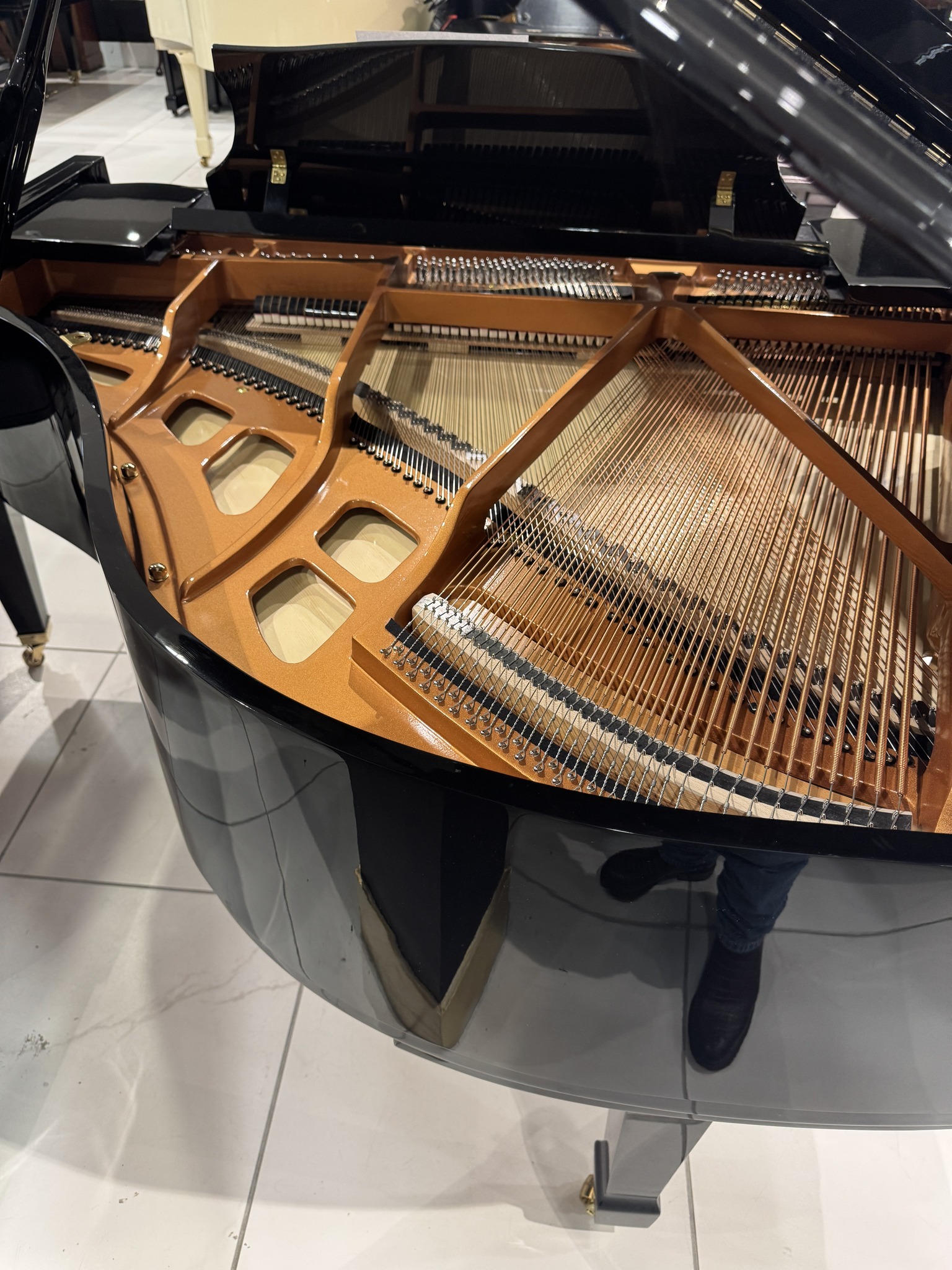 A. Geyer GG-150 piano detail